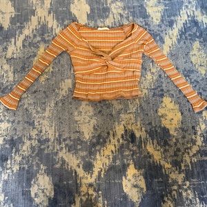 Never worn. ILLA ILLA cropped sweater top. Size XS